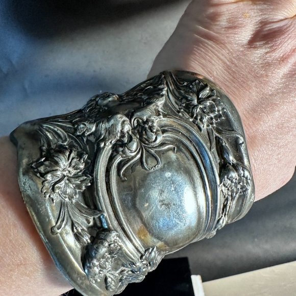 Antique Victorian Floral Silver plated Art Nouveau Cuff Goddess Wide Bracelet - Picture 2 of 14